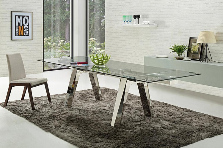 tavolo moderno allungabile in vetro con gambe in acciaio inox color cromo